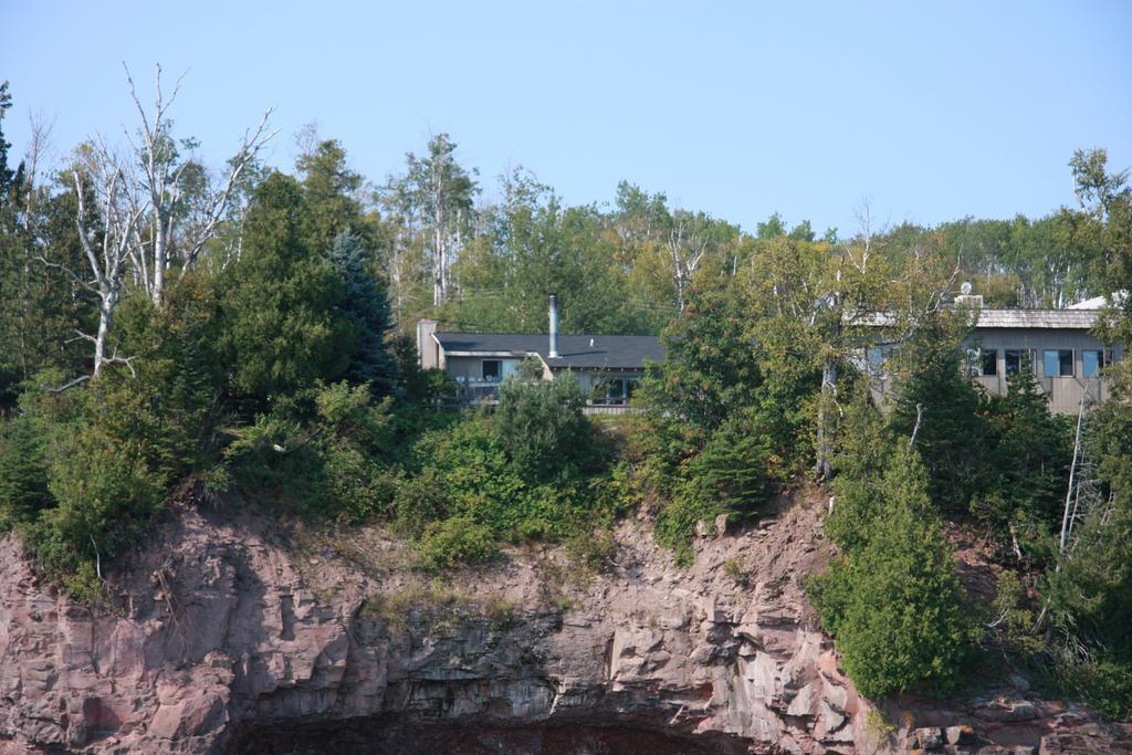Cliff Dweller On Lake Superior 토프테 외부 사진