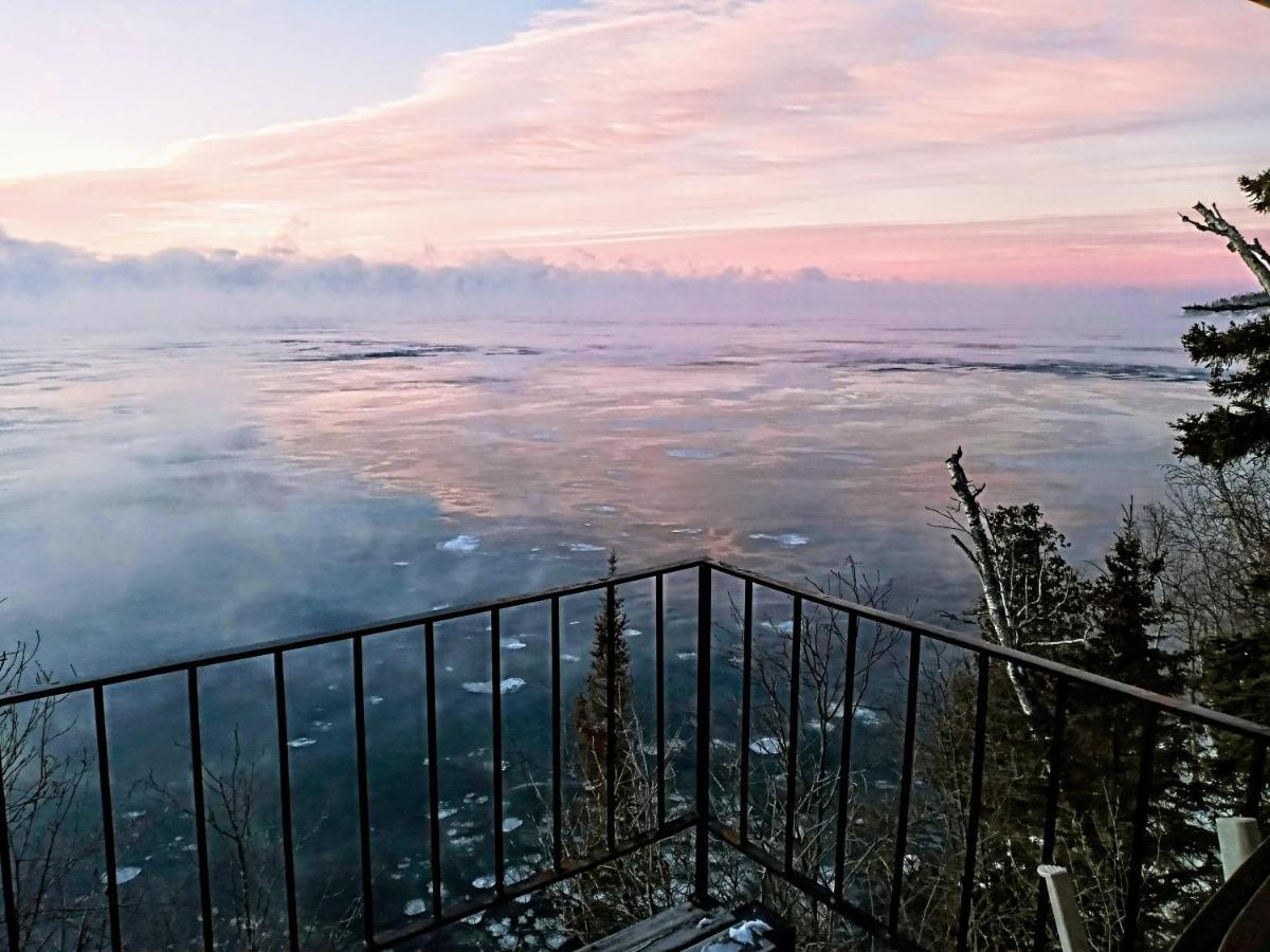 Cliff Dweller On Lake Superior 토프테 외부 사진