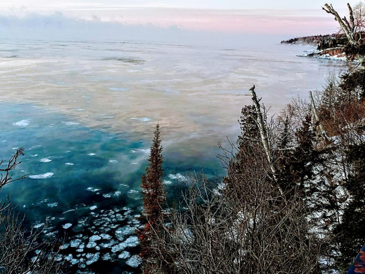 Cliff Dweller On Lake Superior 토프테 외부 사진