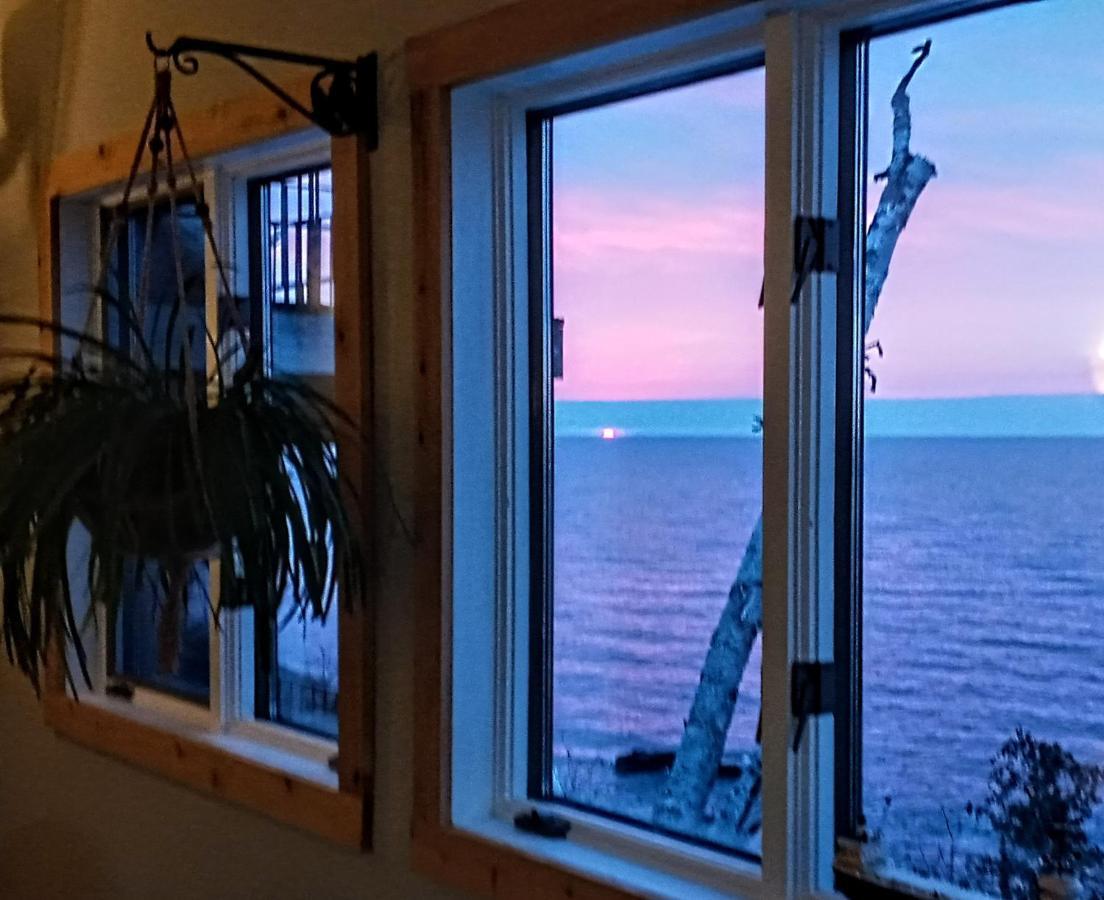 Cliff Dweller On Lake Superior 토프테 외부 사진