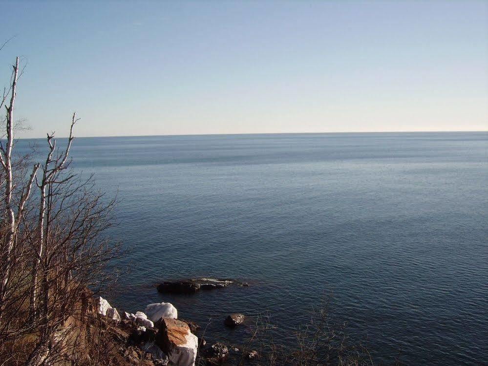 Cliff Dweller On Lake Superior 토프테 외부 사진