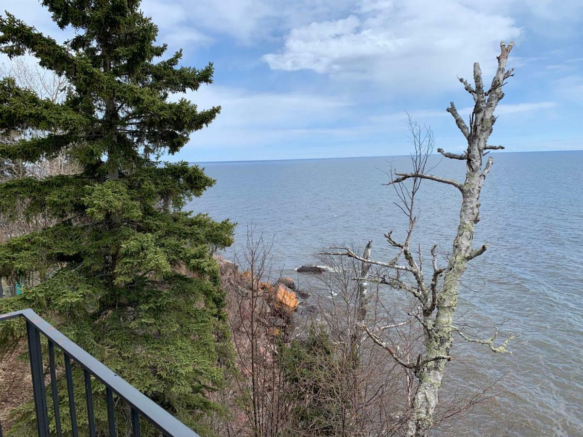 Cliff Dweller On Lake Superior 토프테 외부 사진